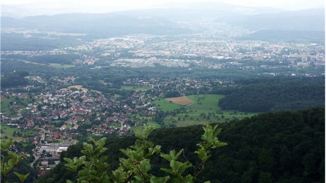 Blick von der Wasserfluh auf Küttigen und Aarau.