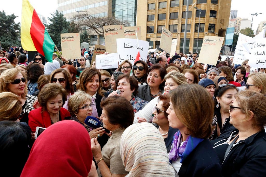 Beirut, Libanon Libanesische Frauen protestieren währen eines Sitzstreikes vor dem Regierungspalast. Sie fordern Mitspracherecht und die Möglichkeit, sich in der Regierung und dem Parlament beteiligen zu können.
