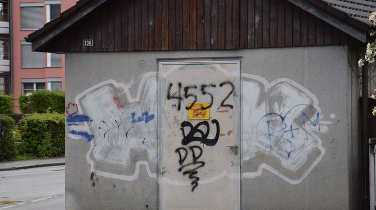 Unbekannte versprayen Gebäude in Solothurn und Umgebung