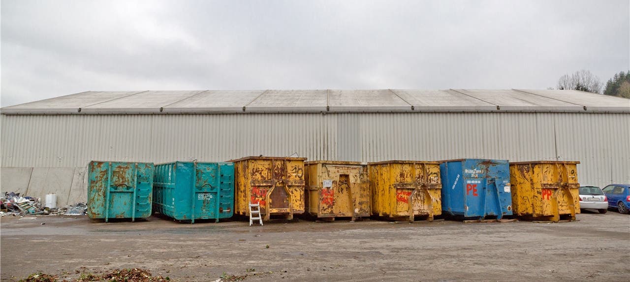 Die Täter brachen in das Recycling-Center in Frick ein. Diese Bilder vom Februar 2014 zeigen, wie es dort aussieht.