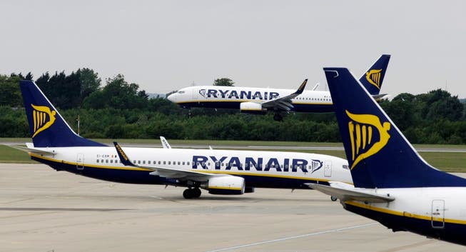 Der jüngste Kursrutsch beim britischen Pfund überraschte auch Ryanair. Im zweiten Geschäftshalbjahr von Oktober bis März dürften die Ticketpreise dadurch stärker fallen als bisher gedacht, räumte das Unternehmen ein. (Archivbild)