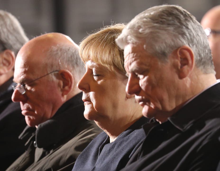 Trauergottesdienst für die Anschlagsopfer in Berliner Gedächtniskirche:Die Bundeskanzlerin Angela Merkel neben Bundespräsident Joachim Gauck