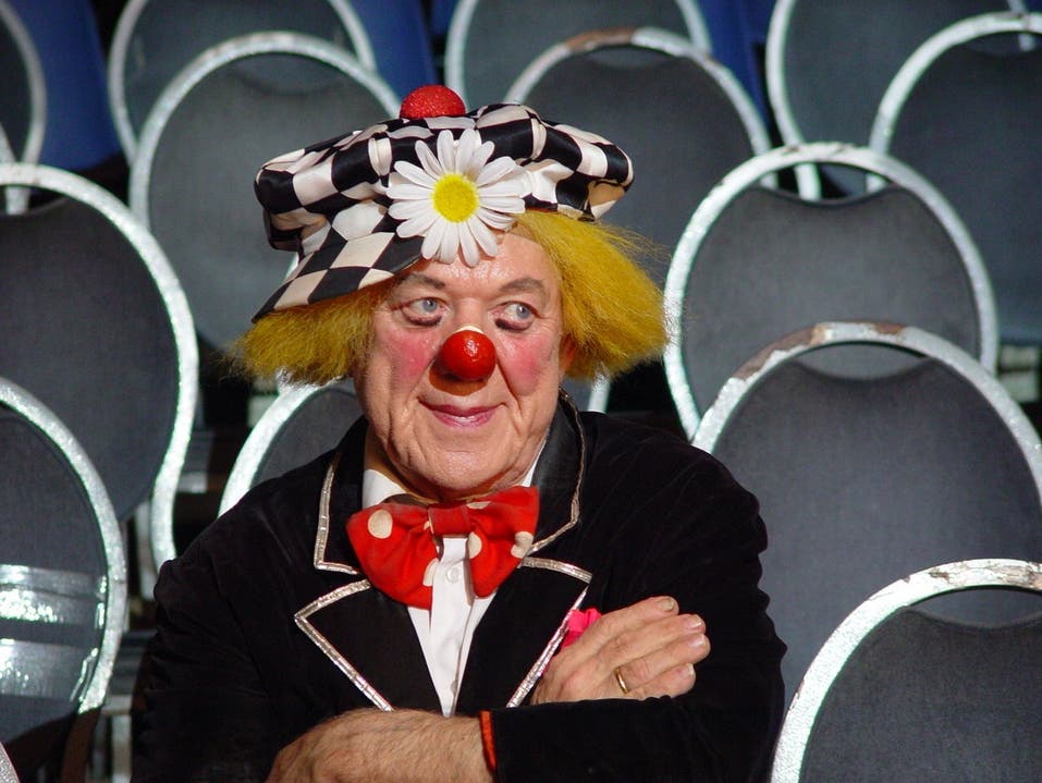 2. November: Oleg Popow (86) Der weltbekannte russische Clown galt als einer der letzten Grossen unter den Zirkusartisten. 1955 kam er zum Moskauer Staatszirkus und wurde 1969 mit dem Titel "Volkskünstler der Sowjetunion" geehrt. Er verkörperte in der Manege die Figur des "Iwanuschka", einem Pendant zum deutschen Hans im Glück. Popow lebte zuletzt in Egloffstein in Franken.