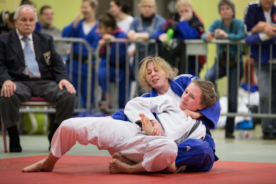 Gisela Löffel (Blau) gegen Tanja Grolimund