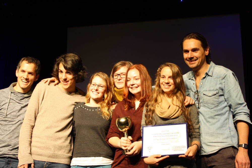 Gewinner Kategorie Institutionen 2013: DNA – Jugendclub U21 Das Junge Theater Solothurn führte das Stück DNA in Solothurn und Basel auf. Jugendlich nahmen dabei nicht nur Teil, sondern übernahmen auch leitende Aufgaben.