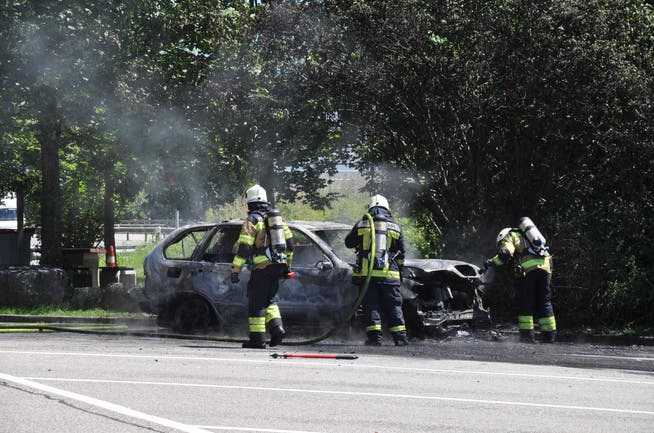 Am Mittwochnachmittag geriet ein Fahrzeug in Brand.