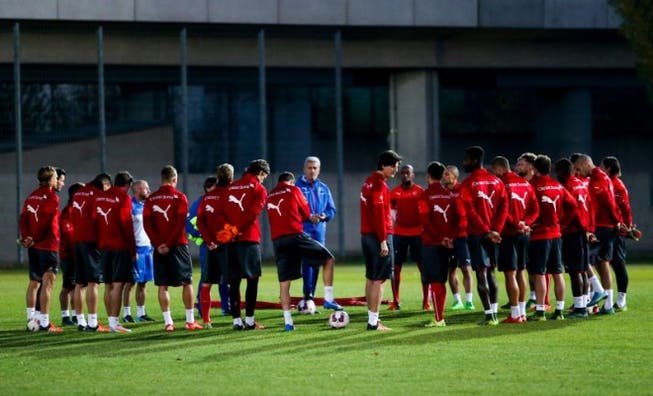 Ein gespaltenes Team – und Vladimir Petkovic mittendrin: Es gibt einige Hinweise darauf, dass die Schweizer Fussball-Nationalmannschaft keine Einheit mehr ist. Foto: EQ-IMAGES