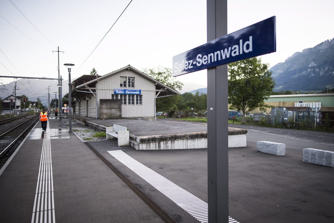 Die Attacke ereignete sich am Samstag gegen 14.20 Uhr kurz vor dem Bahnhof Salez auf der Strecke zwischen Buchs und Sennwald.