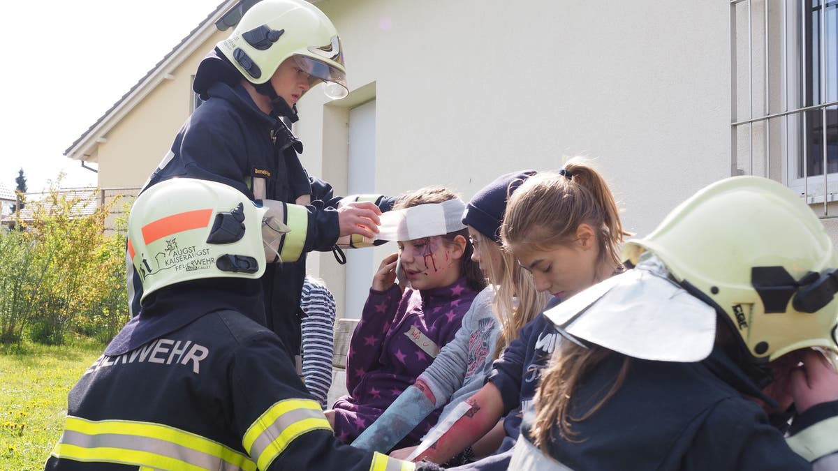 Rheinfelden - Berufsfeuerwehrtag: Jugendliche üben den Feuerwehr-Ernstfall