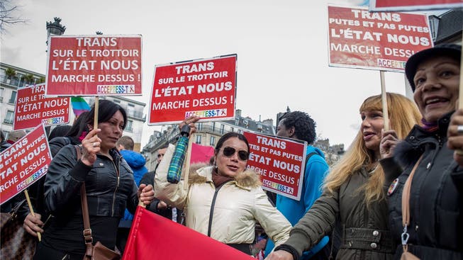 Prostituierte protestieren in Paris gegen das neue Gesetz, mit dem Freier bestraft werden sollen.