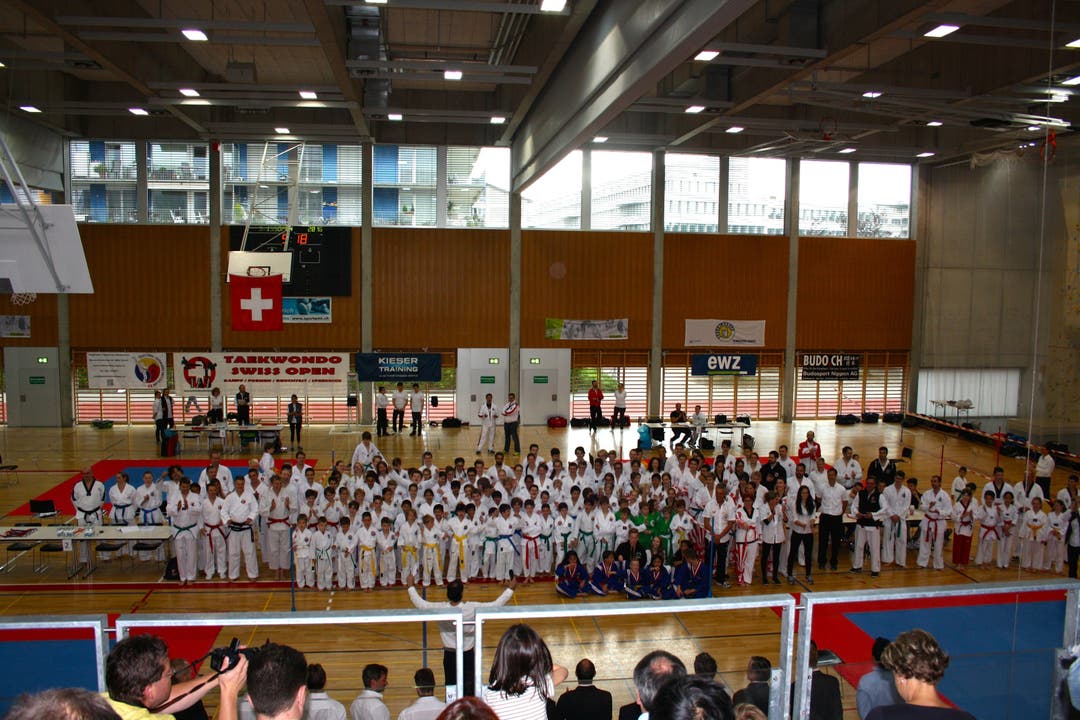 Swiss Open 2016 Für die Schweizer Taekwon-Do Meisterschaften versammelten sich an die 300 Teilnehmer aus dem In- und Ausland in Zürich.