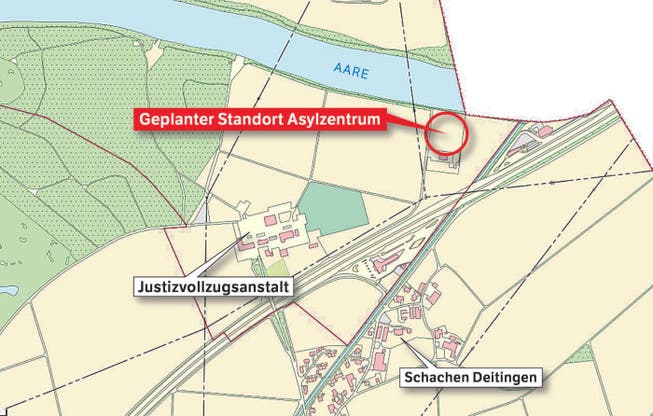 Der geplante Standort des Asylzentrums (im Kreis) in Deitingen/Flumenthal: Im Spickel zwischen Aare und Autobahn, nordöstlich der Justizvollzugsanstalt Schachen, neben der alten Abwasserreinigungsanlage
