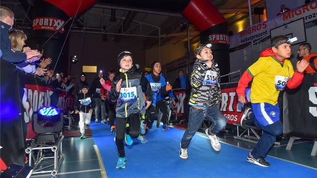 Die jüngsten Teilnehmer am Zürcher Neujahrsmarathon laufen am Kids Run. Dieser geht über 750 Meter.