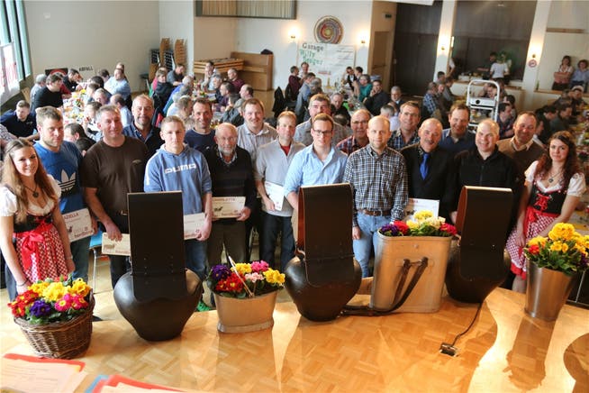 Die Besitzer von 17 Fleckviehkühen erhielten eine Ehrentafel von Swissherdbook für ihre Tiere mit einer Lebensleistung von 100000 Kilogramm.