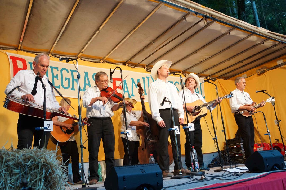 Emotionaler Moment - der letzte Auftritt der Bluegrass Family auf der Waldbühne in Stetten