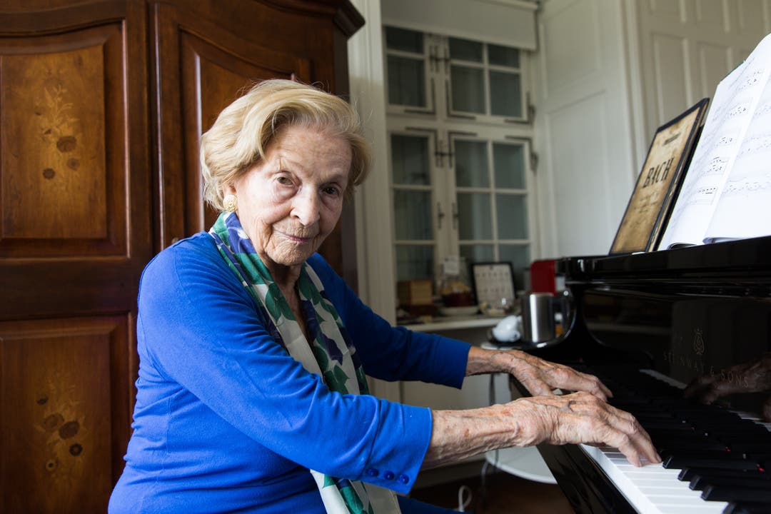 Für Margrit Speiser, eine 93 jährige Pianistin, wurde eigens ein Flügel in den Sparrenberg geliefert. Mit Speisers Umzug in den Sonnenberg kam auch der Flügel mit.