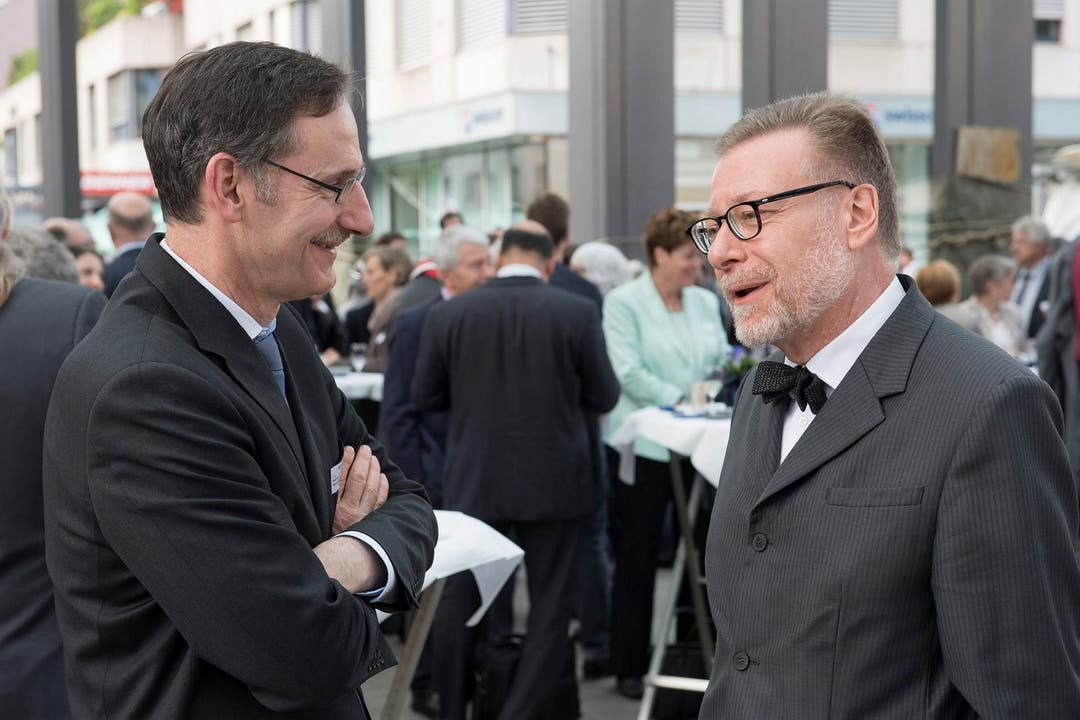 Regierungsratspräsident Mario Fehr im Gespräch mit seinem Parteikollegen Markus Notter