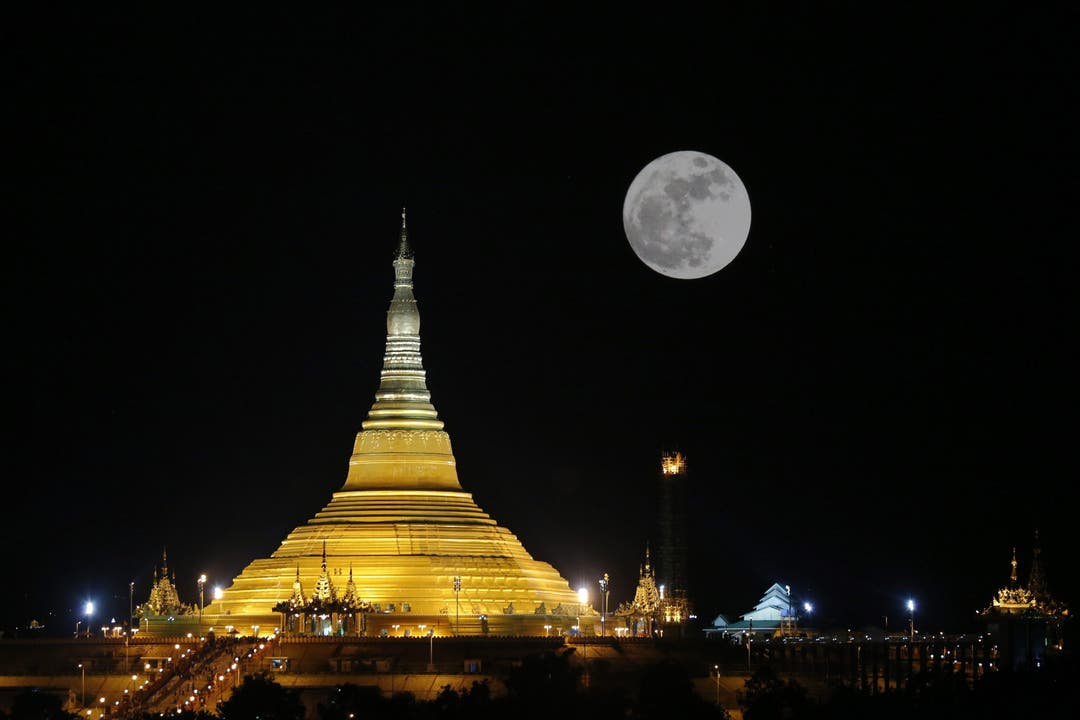 Der Supermond von Myanmar aus gesehen