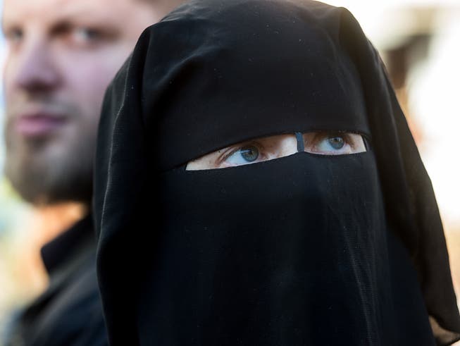 Das Tragen einer Burka ist weiterhin erlaubt - nur bei der Teilnahme an Demonstrationen darf man nicht verhüllt erscheinen.