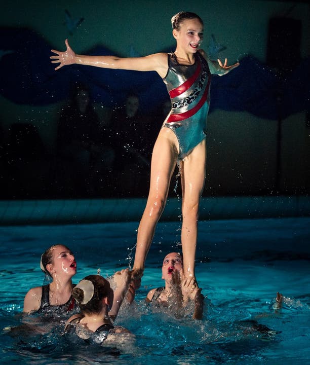 Die Solothurner Synchronschwimmerinnen in Aktion.