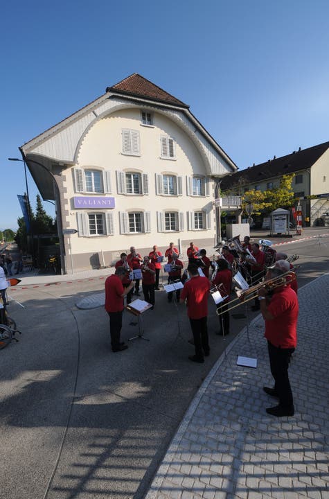 Die Musikgesellschaft Boniswil gibt ein Ständchen.