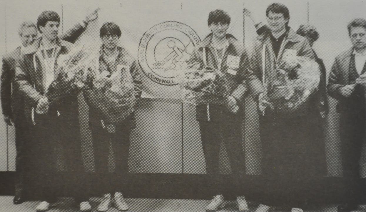Einer der ersten Siege auf internationaler Ebene: 1984 gewinnen die Limmattaler im kanadischen Cornwall den Junioren-Vize-Weltmeister-Titel. Andreas Hänni und André Flotron werden zudem als beste Spieler des Turniers ausgezeichnet.