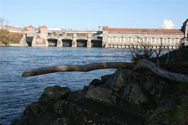 Der Rhein führte im Januar beim Kraftwerk Laufenburg nur wenig Wasser. (Archiv)