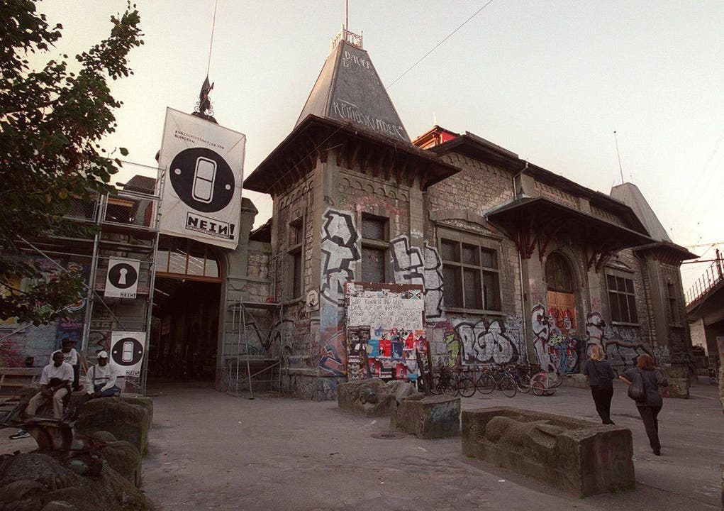 Schon fünf Mal wurde über die Zukunft der Reithalle abgestimmt. Das Berner Stimmvolk sprach sich stets gegen eine Aufhebung des Kulturzentrums aus, so auch im September 2000 (Bild).