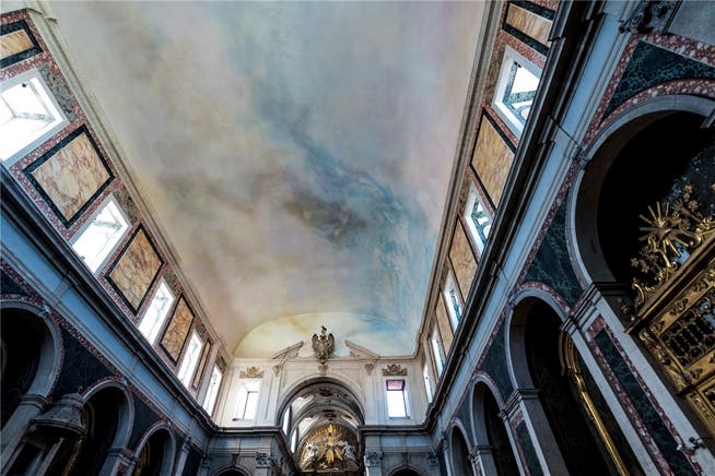 Bibersteins Himmel: Die Kirche Santa Isabel in Lissabon erstrahlt im sprühenden Farbregen des Schweizer Künstlers.