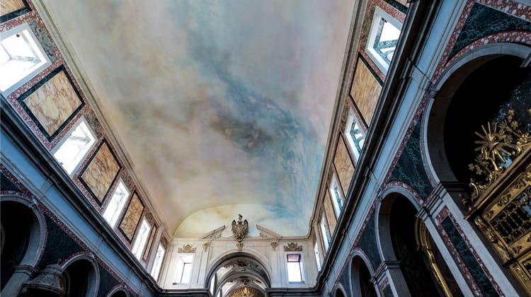 Ein Schweizer Maler schenkte der Kirche Santa Isabel in Lissabon einen Himmel