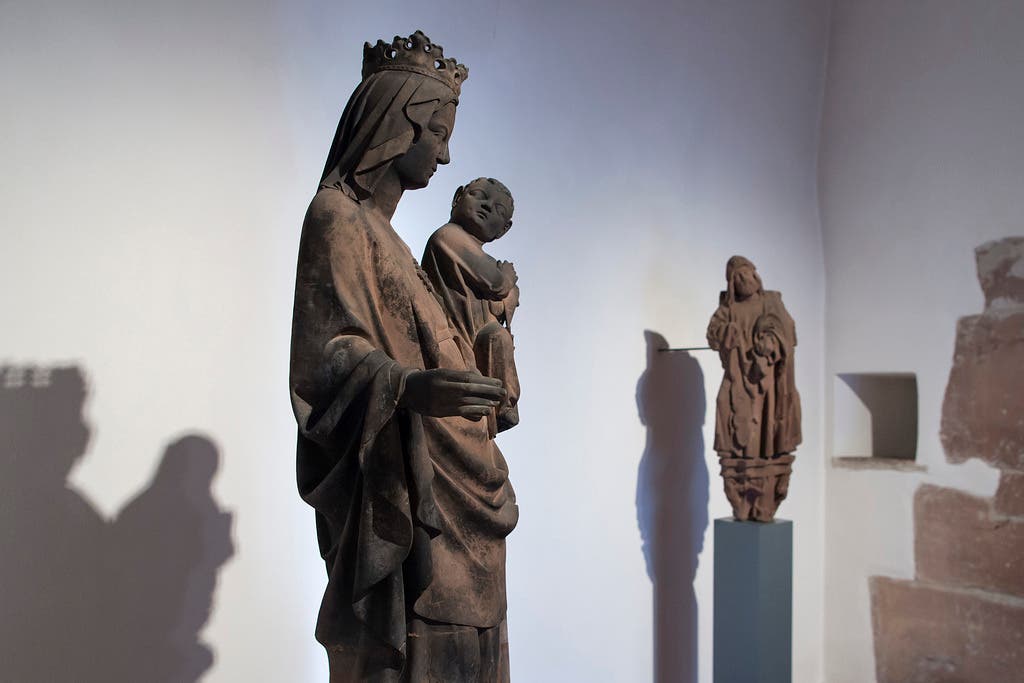 Die Skulptur von Maria mit Kind ist um 1300 entstanden und im Moment im Museum Kleines Klingental ausgestellt.