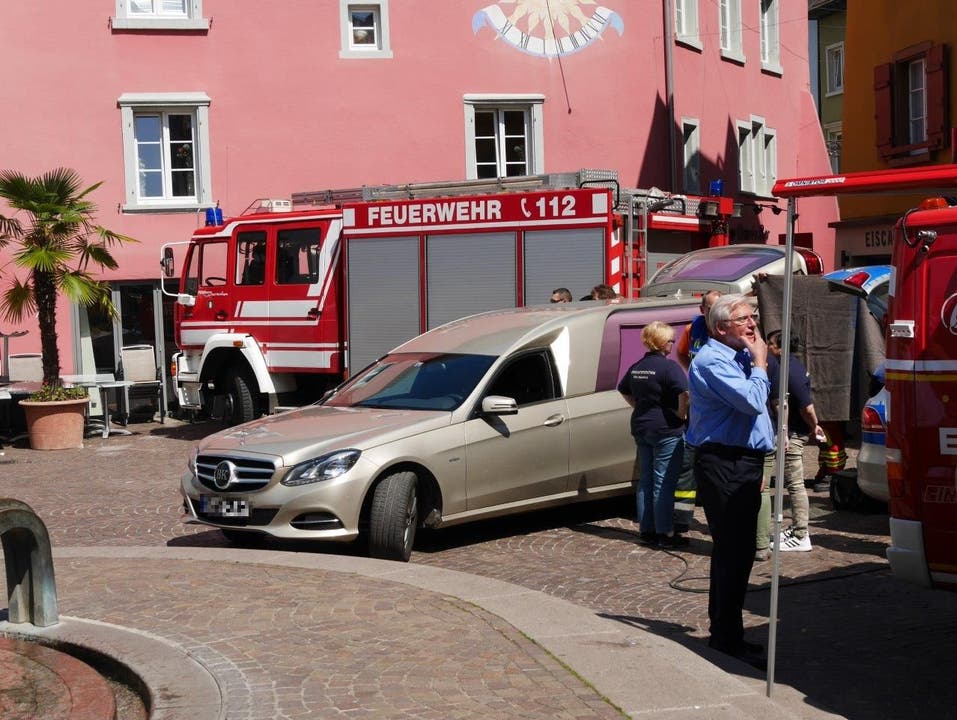 Rentner fährt in Bad Säckingen in Strassencafé - zwei Menschen tot