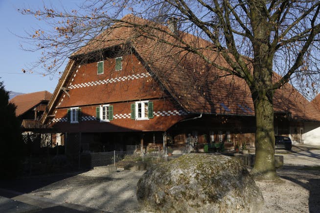 Das Bauernhaus an der Dorfstrasse von 1787 steht unter Denkmalschutz.