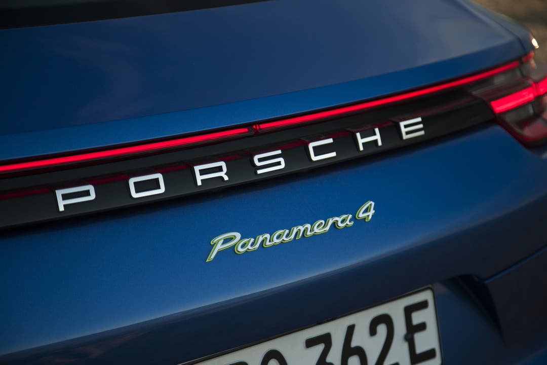 Porsche Panamera 4 e-hybrid