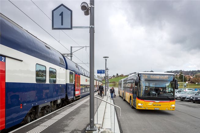 Endstation Kaiserstuhl: Die Linie 354 fährt von Baden über Niederweningen (Bild) in die Zurzibieter Gemeinde. Daran dürfte sich kaum etwas ändern. Sandra Ardizzone