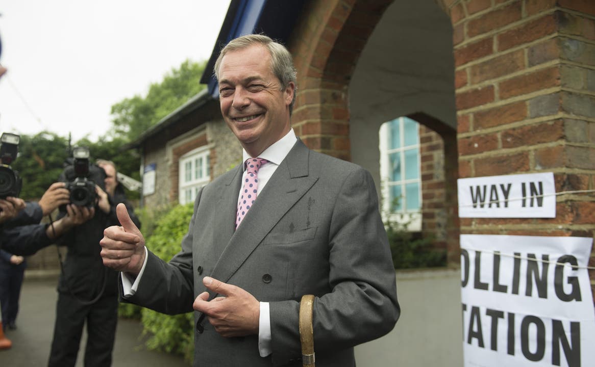 Der Führer der Ukip-Partei, Nigel Farage, nach der Stimmabgabe in Biggin Hill, Südlondon.