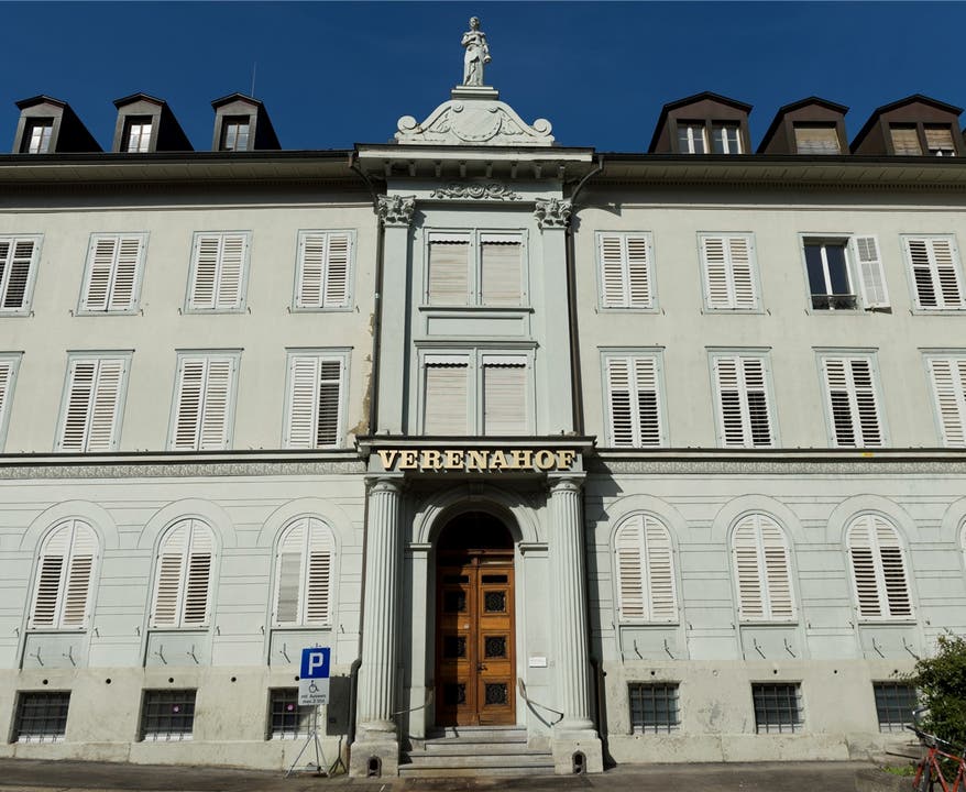 Seit 2002 ist der «Verenahof» zu. 2009 kehrte für eine Nacht wieder Leben ein, als das Gebäude von Hausbesetzern – angeführt vom damaligen Juso-Präsidenten Cédric Wermuth – in Beschlag genommen wurde.
