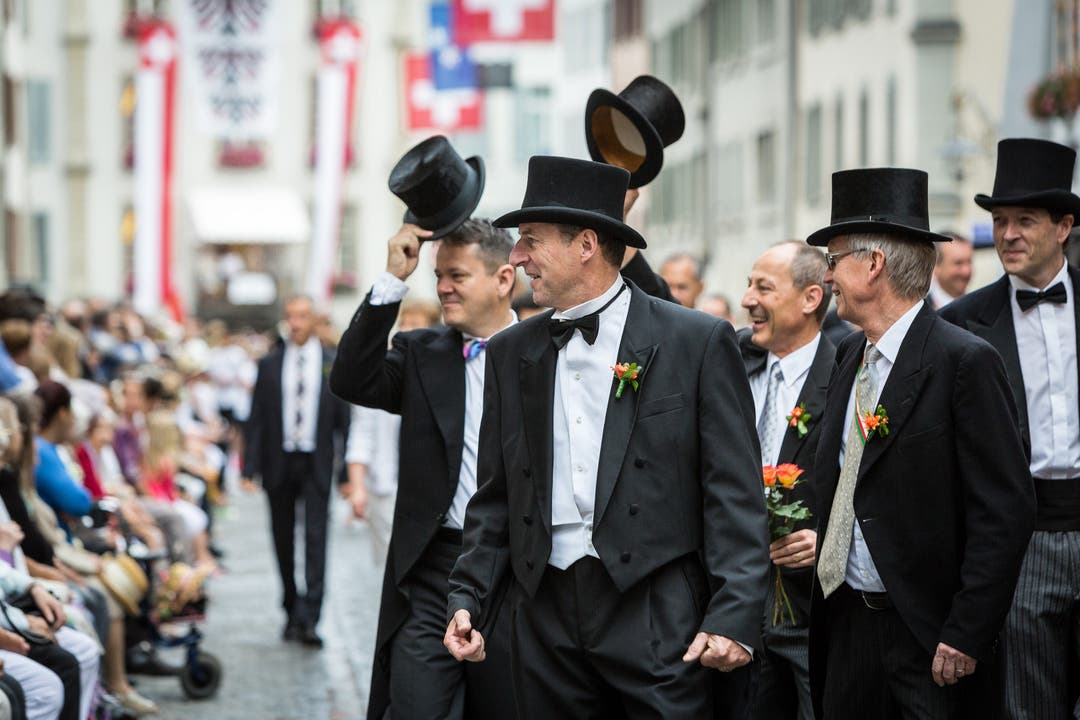 Der traditionelle Maienzug in der Aarauer Altstadt und dem Telliring fand am 1. Juli 2016 statt.