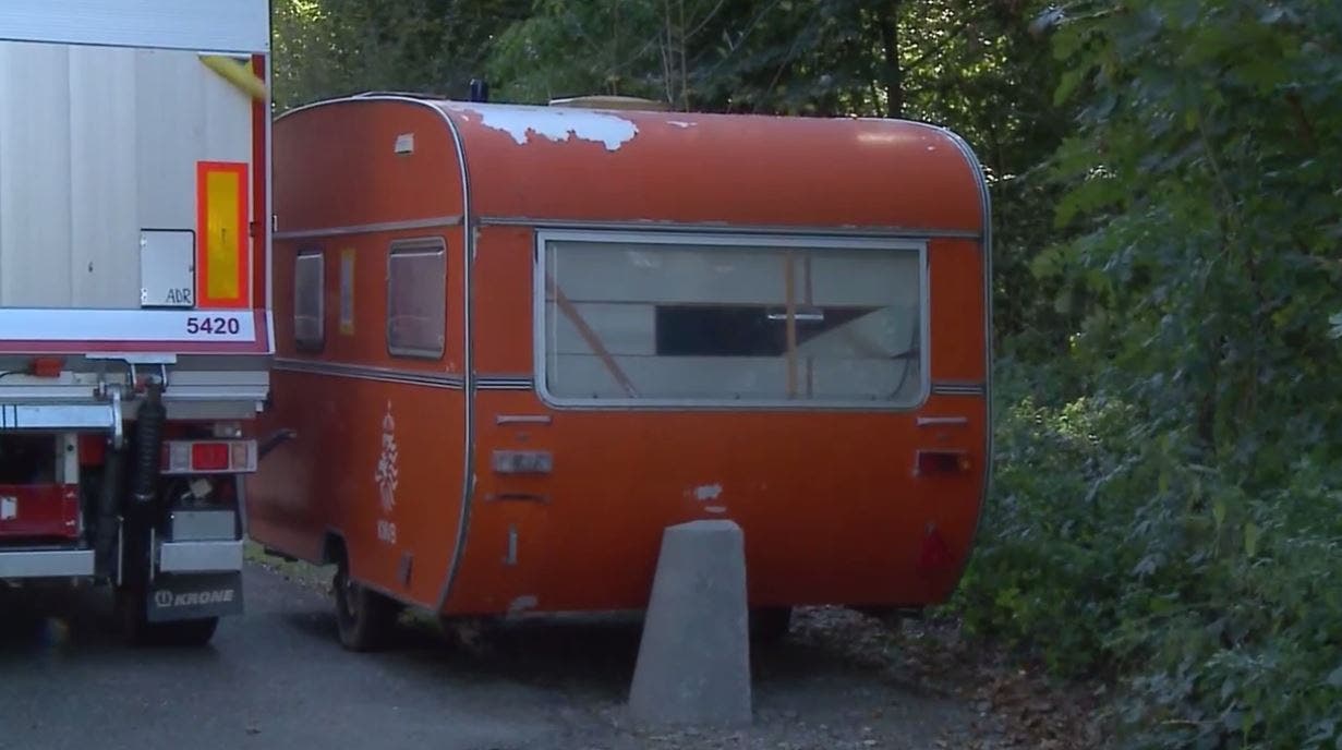 Der orange Wohnwagen