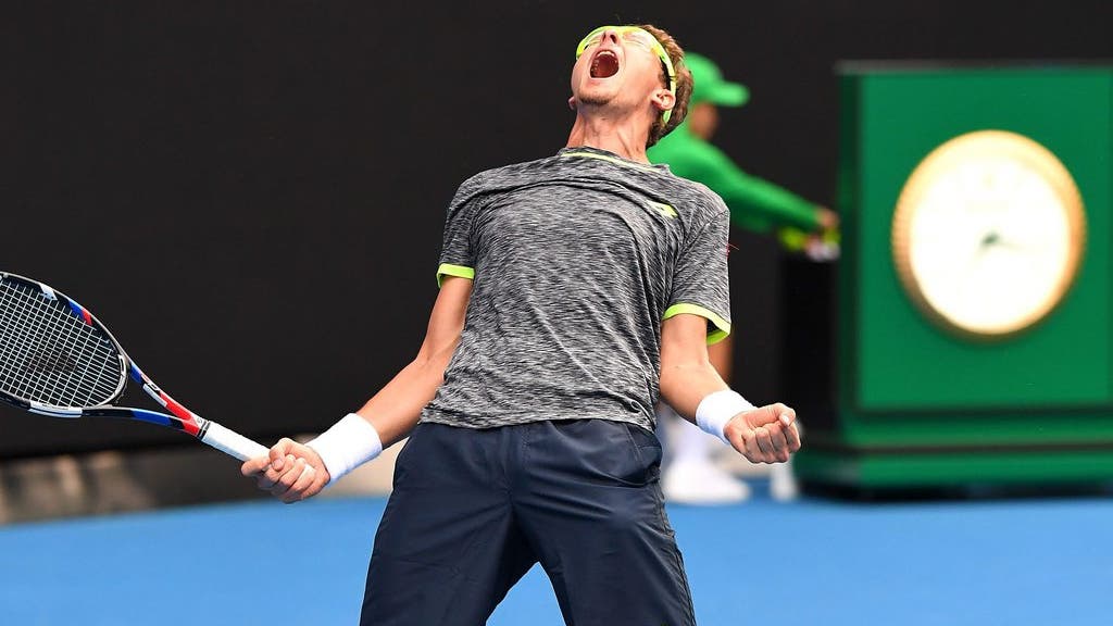 Denis Istomins lässt seinen Emotionen freien Lauf nach dem überraschenden Sieg gegen Novak Djokovic.