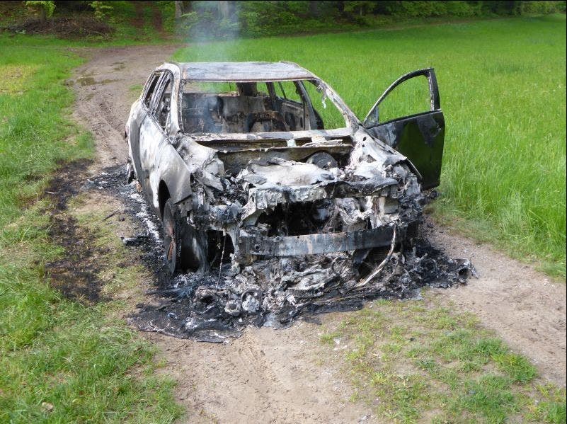 Das Auto des Vermissten wurde völlig ausgebrannt aufgefunden.