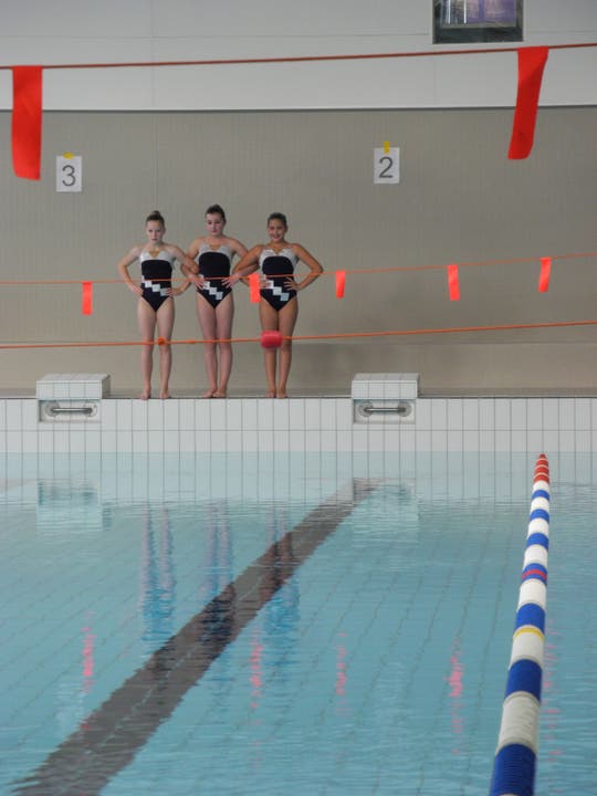 Synchronschwimmerinnen machen sich bereit