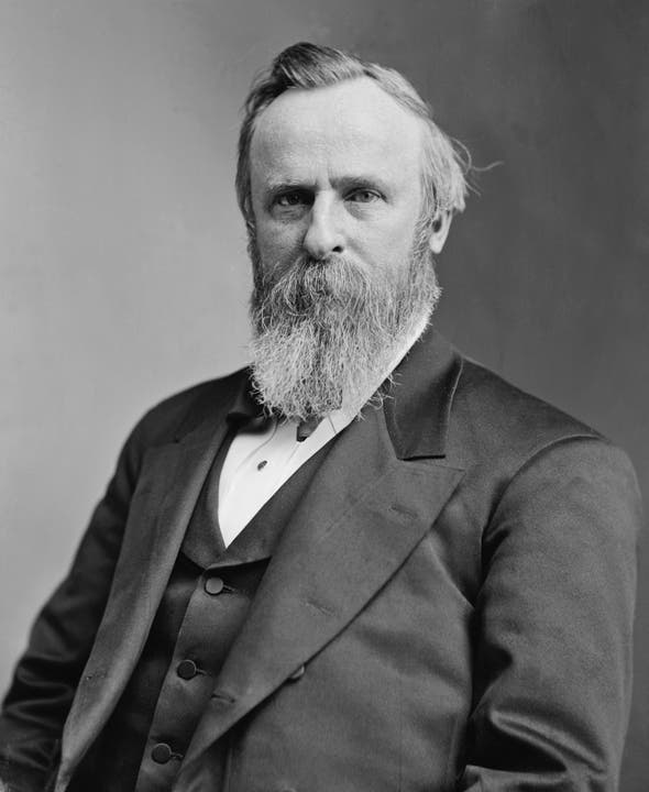 Rutherford B. Hayes (1877-1881) Seine Präsidentschaftswahlen sind von Unregelmässigkeiten gekennzeichnet. Der Sieg von Hayes wird erst von einer durch den Kongress eingesetzten Kommission festgestellt. Einer Wiederwahl stellt er sich nicht.