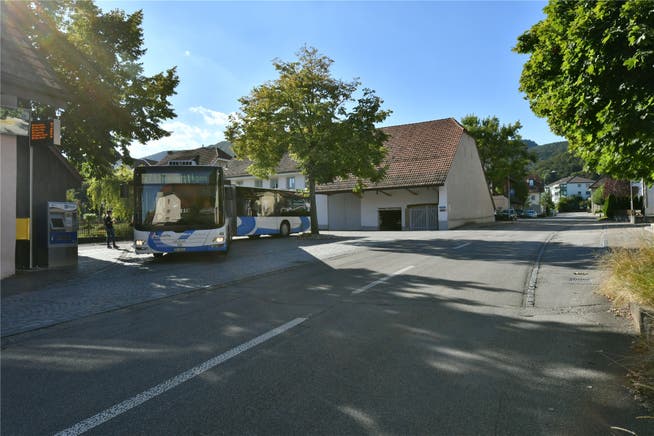 Die beabsichtigte Sanierung der Hauptstrasse Nord in Lostorf (im Bild: Dorfplatz mit Bushaltestelle) löste Gegenstimmen zum Budget 2017 aus. Archiv