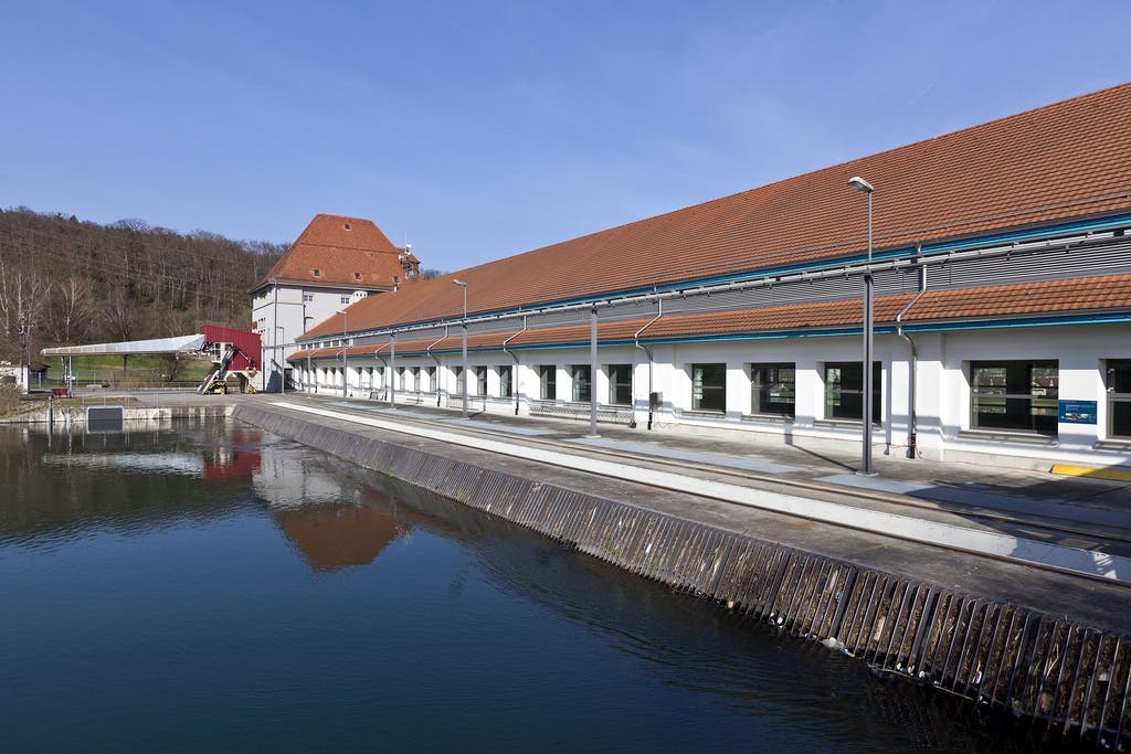 Das 1917 erbaute Kraftwerk Gösgen ist mit einer Jahresproduktion von rund 300 GWh eines der grössten Laufkraftwerke an der Aare.