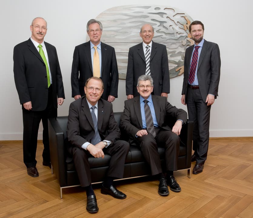 Aargauer Regierungsrat 2008 Hinten: Rainer Huber (CVP), Kurt Wernli (parteilos), Ernst Hasler (SVP) und Staatsschreiber Peter Grünenfelder. – Vorne Peter C. Beyeler (FDP) und Roland Brogli (CVP).