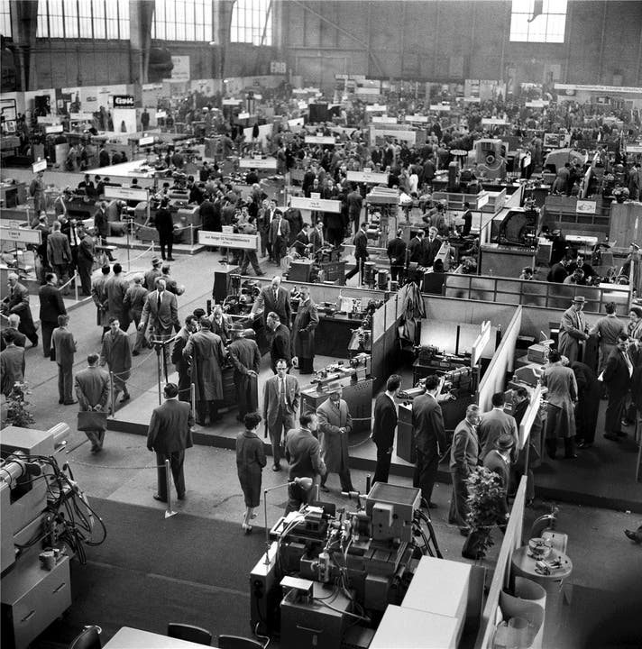 Das Publikumströmt seit hundert Jahren in Massen an die Muba. Die Maschinenhalle im Jahr 1960.