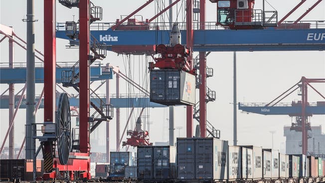Container-Terminal in Hamburg: Nicht nur die florierenden Exporte Deutschlands sind im Visier der USA.