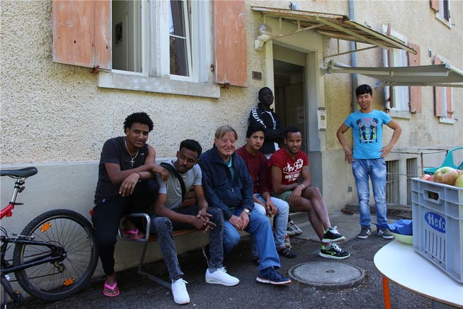 Asylbewerber in Rekingen freuen sich über den Besuch am Tag der offenen Tür.