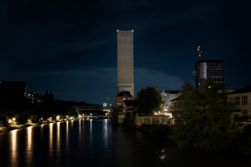 Der Swissmill Turm erntet aufgrund seiner Kahlheit viel Kritik aus den Reihen der Stadtbewohner.